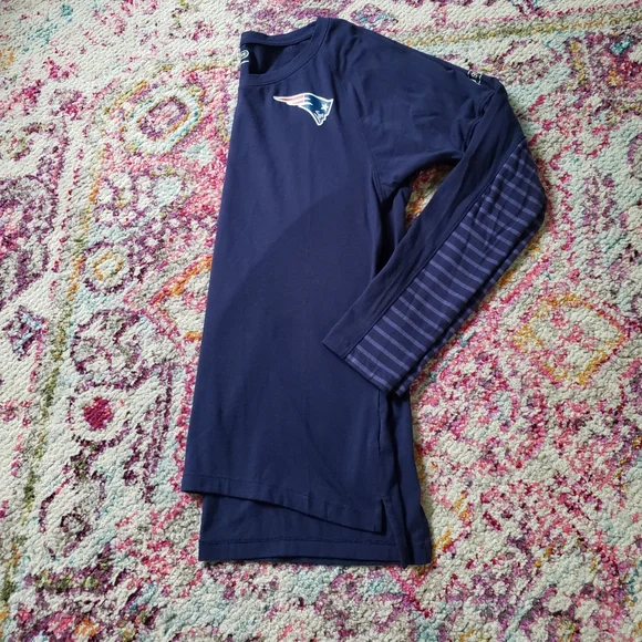 Underarmor NFL Patriots top - Picture 4 of 8